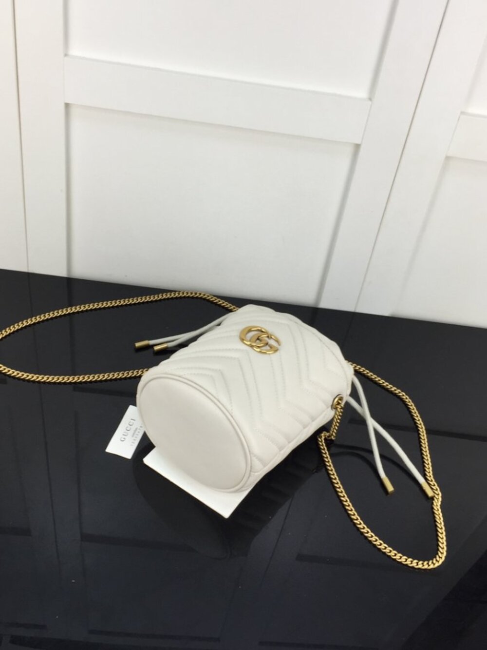 Gucci Cream Crossbody Bag with Gold Accents - Picture 7 of 9